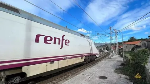 Tren Alvia parado en Cantabria