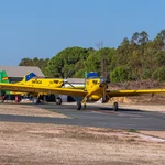 Aviones contra incendios modelo AT-802 en las pistas de Las Arenas