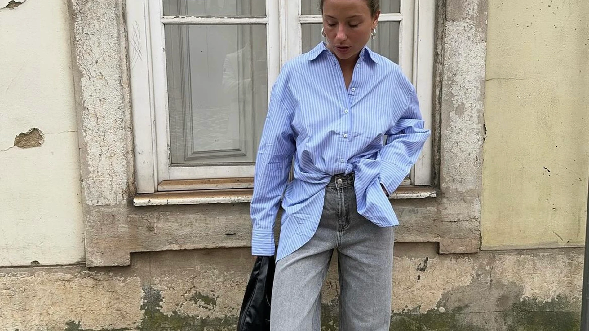 Si estás cansada de la clásica camisa blanca básica, te damos el truco definitivo para que tus looks dejen de ser aburridos
