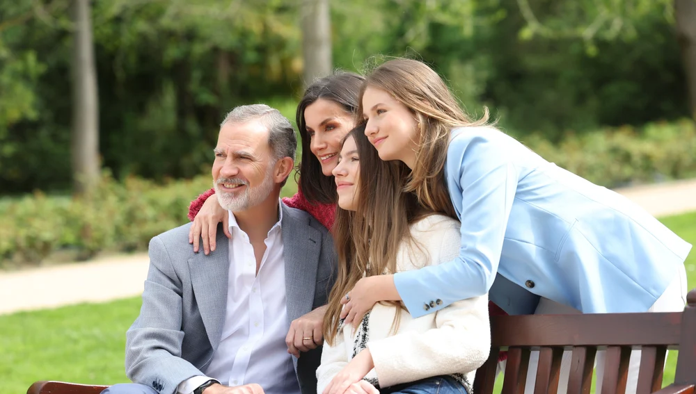 La relación de Felipe VI con Leonor y Sofía, clave en el matrimonio con Letizia