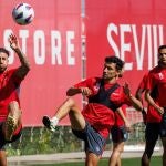 Jesús Navas, junto a Sergio Ramos y En-Nesyri, en el entrenamiento