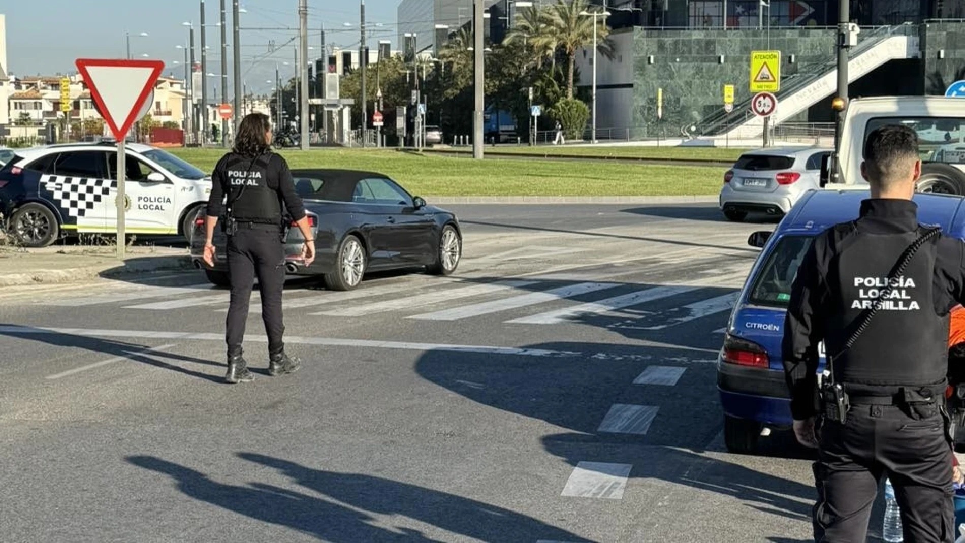 Agentes de la Policía Local de Armilla, en una imagen de archivo
