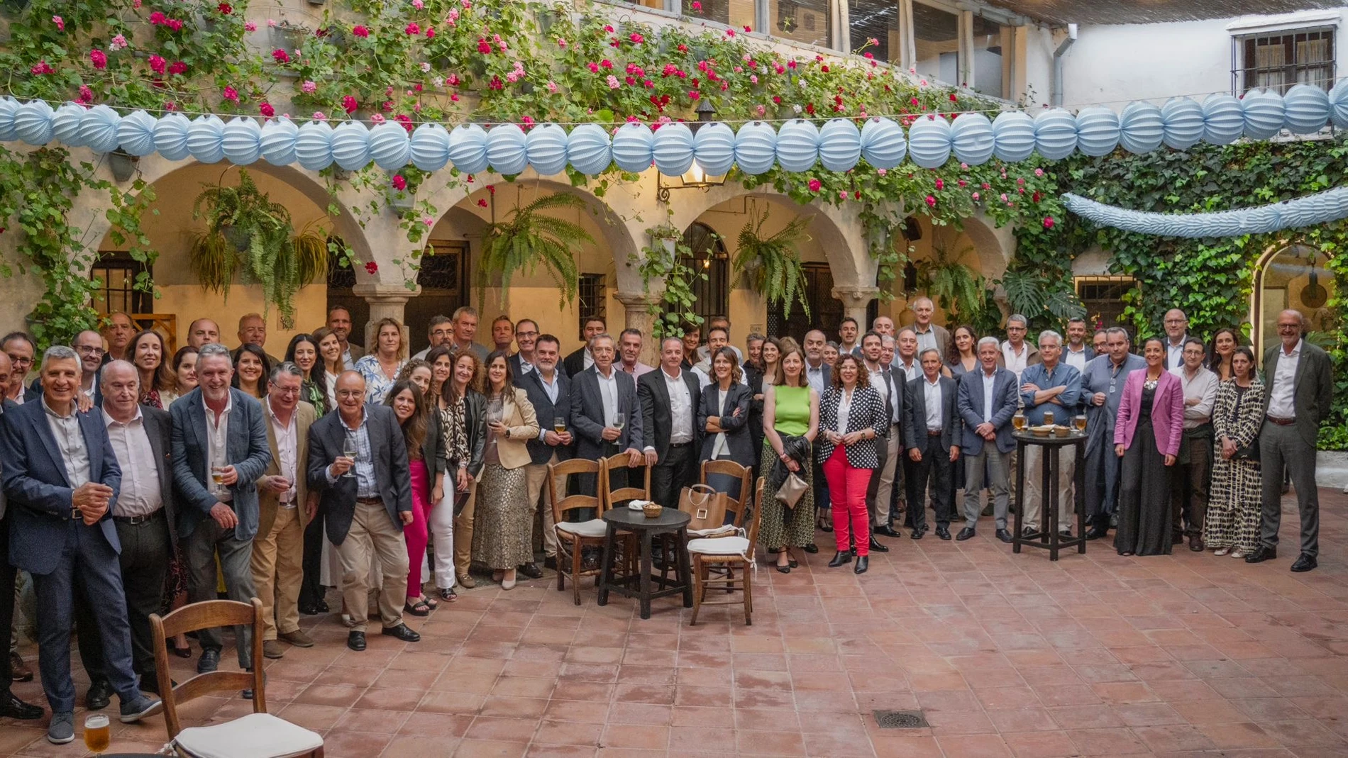 Imagen de grupo de los asistentes a la convención