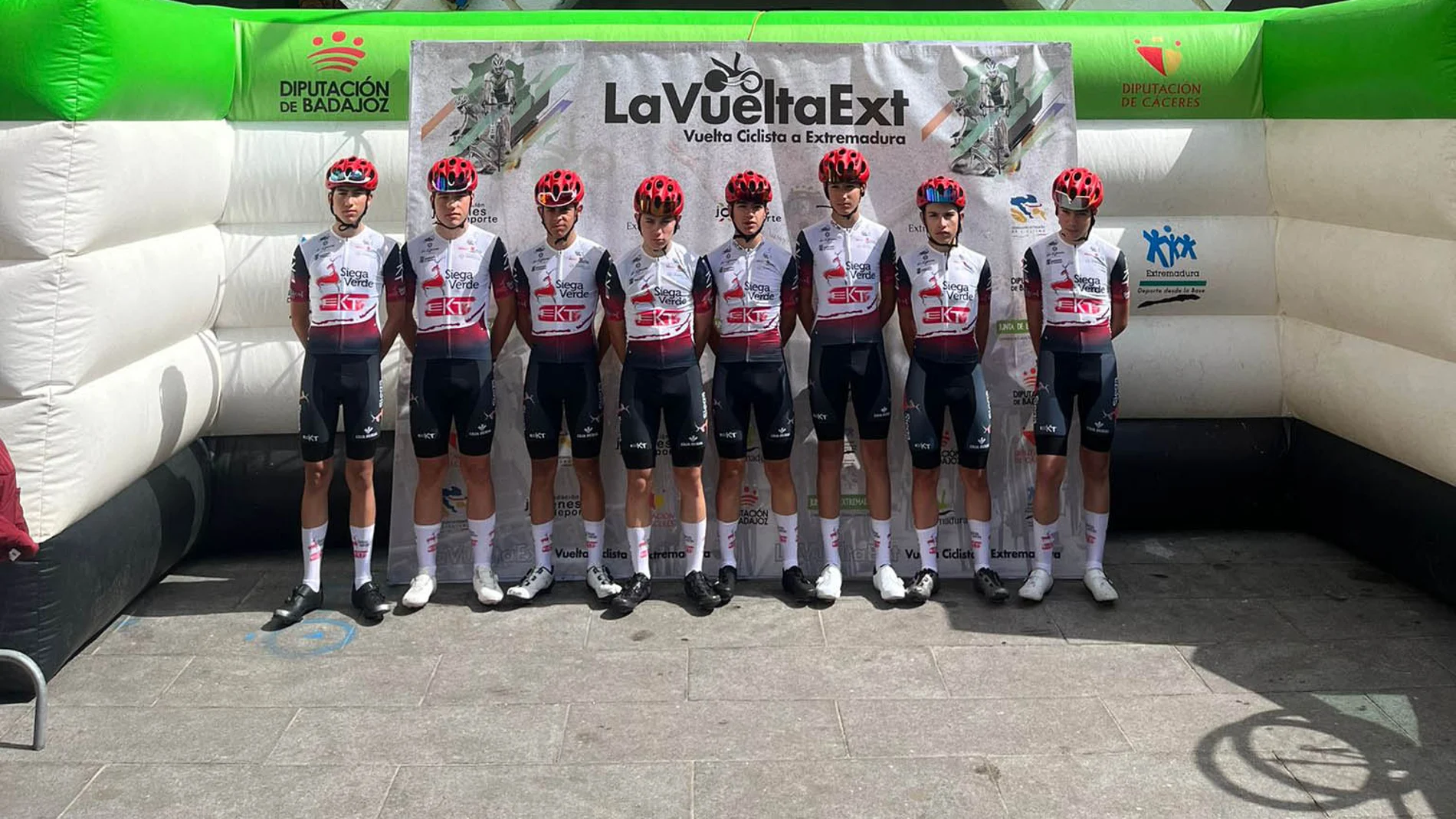 Equipo cadete del Club Ciclista Promesal. El Siega Verde