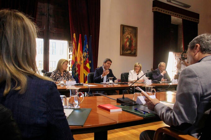 Carlos Mazón preside reunión del Pleno del Consell en Elche