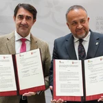 Firma del convenio entre Juan Carlos Suárez-Quiñones y Gerardo Álvarez Courel