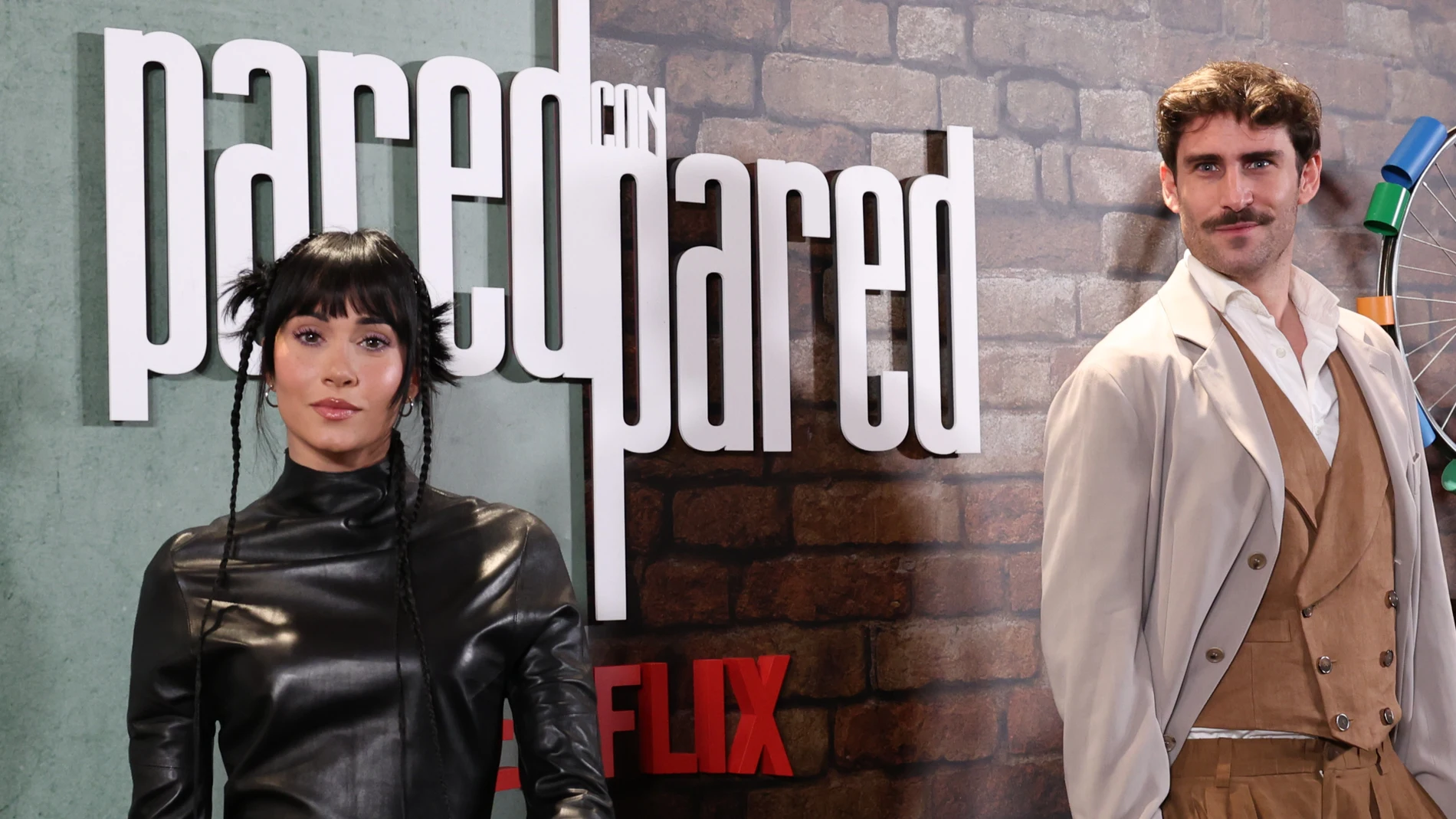 Aitana Ocaña y Fernando Guallar durante la promoción de "Pared con pared"