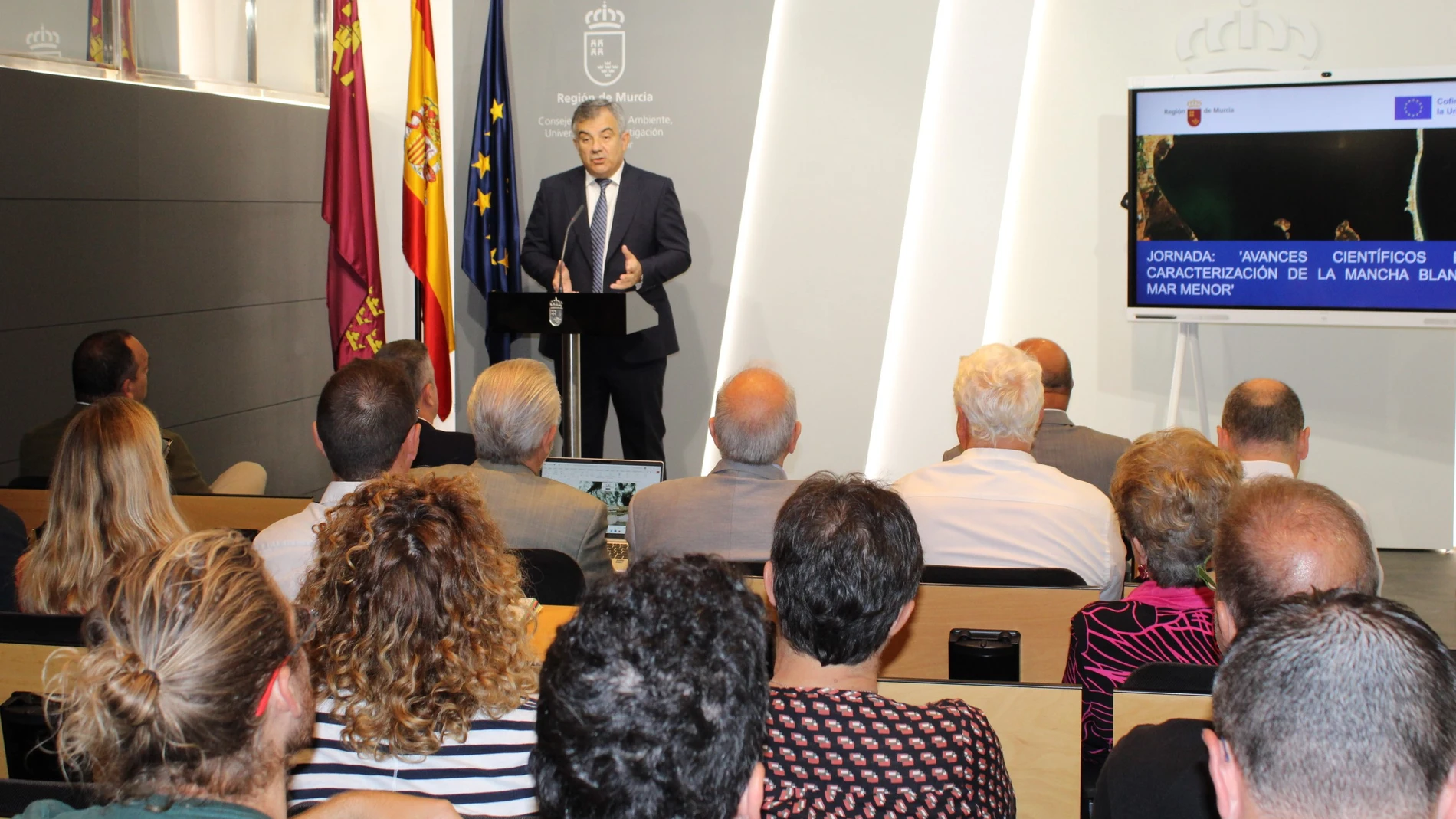 El consejero de Medio Ambiente, Universidades, Investigación y Mar Menor, Juan María Vázquez, dio la bienvenida a los investigadores e invitados a la jornada de trabajo