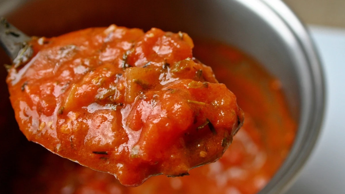 La OCU lo tiene claro: este es el tomate frito de bote más saludable del supermercado