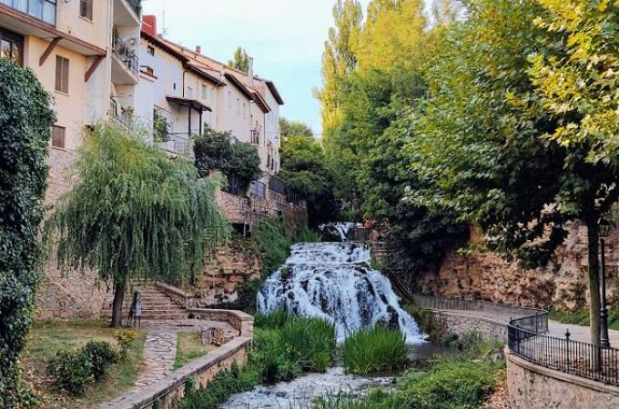 Este es el pueblo de las cascadas, uno de los más bonitos de Castilla-La Mancha y muy cerca de Madrid