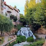 Este es el pueblo de las cascadas, uno de los más bonitos de Castilla-La Mancha y muy cerca de Madrid