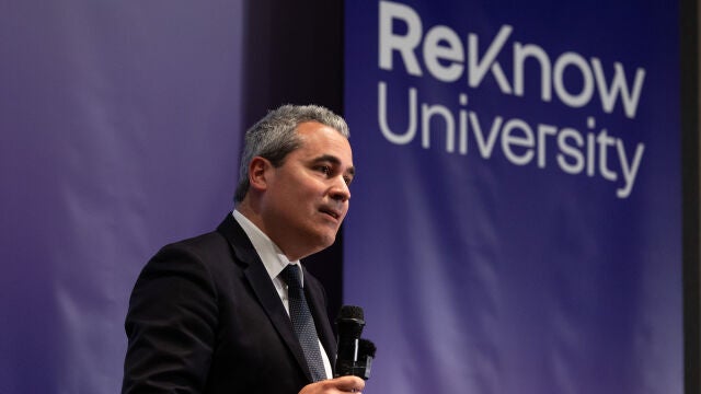 l vicepresidente de Estrategia y Desarrollo de Negocio de Renault Group y también presidente y director general de Renault Group Iberia, Josep María Recasens, presenta Reknow University, en Valladolid