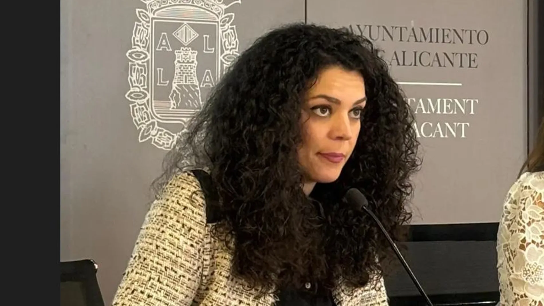 La concejal de Ocupación de Vía Pública, Cristina Cutanda, en el Ayuntamiento de Alicante