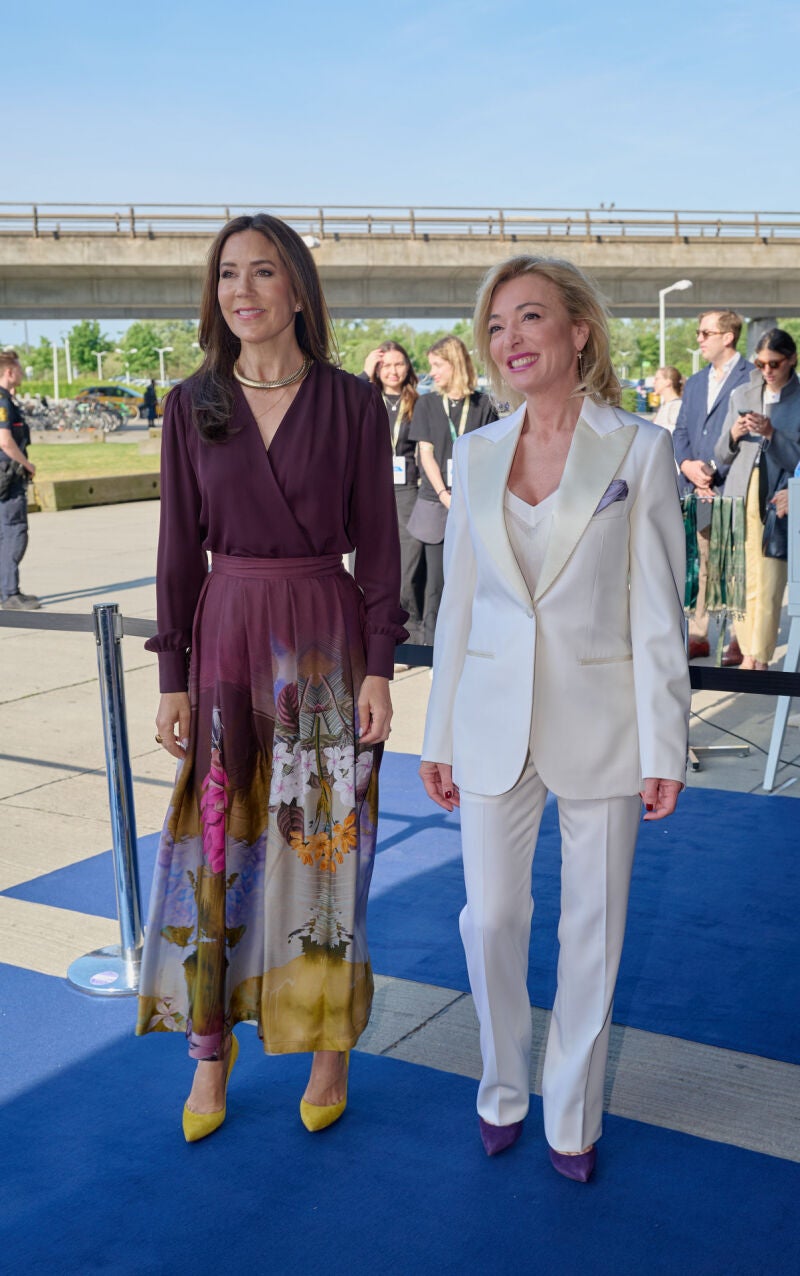 Mary de Dinamarca y la directora de la Cumbre Mundial de la Moda