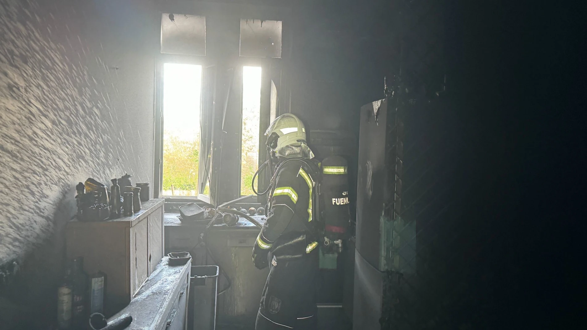 Herido un hombre al tirarse de la ventana para escapar del incendio de su vivienda en FuenlabradaEMERGENCIAS COMUNIDAD DE MADRID 22/05/2024