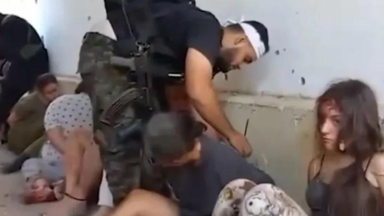 イスラエルは、血まみれで拘束された5人のハマスの兵士の恐ろしいビデオを操作したのだろうか？