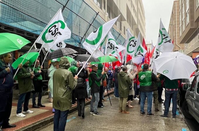 Personal de la Agencia Tributaria se moviliza en A Coruña en demanda de mejoras salariales y laborales