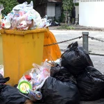 Un concejal vigilará que los vecinos usen correctamente los contenedores de basura