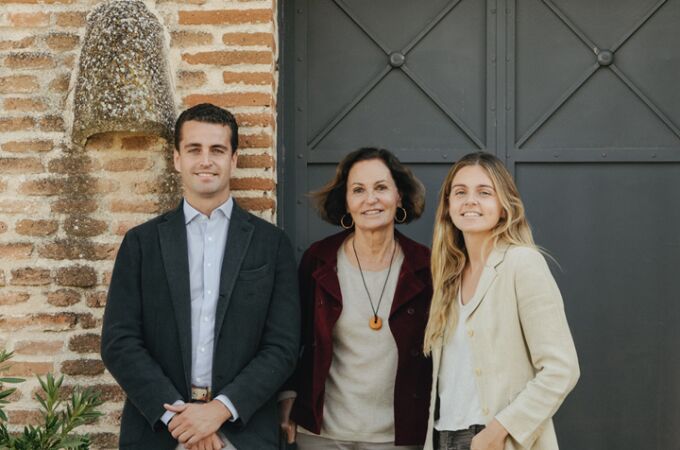 María Marsans con sus hijos Alejandro y Mariana