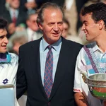 S.M. el rey Juan Carlos con Berasategui y Bruguera en la final de Roland Garros en 1994
