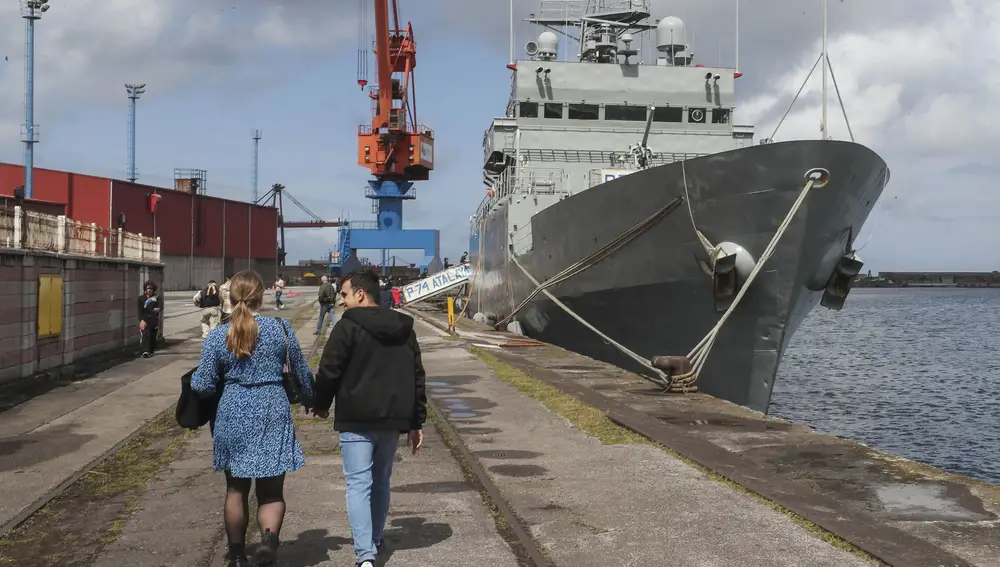 Varios buques de la Armada, como el &quot;Atalaya&quot;, abren estos días sus puertas en Gijón
