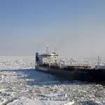 Buque ruso por el océano Ártico