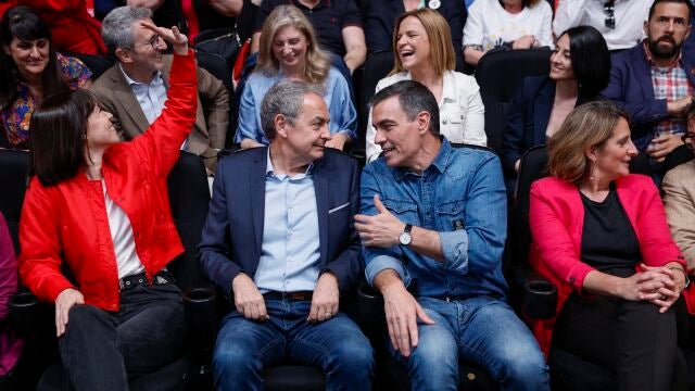 De izda. a dcha., Diana Morant, José Luis Rodríguez Zapatero, Pedro Sánchez y Teresa Ribera