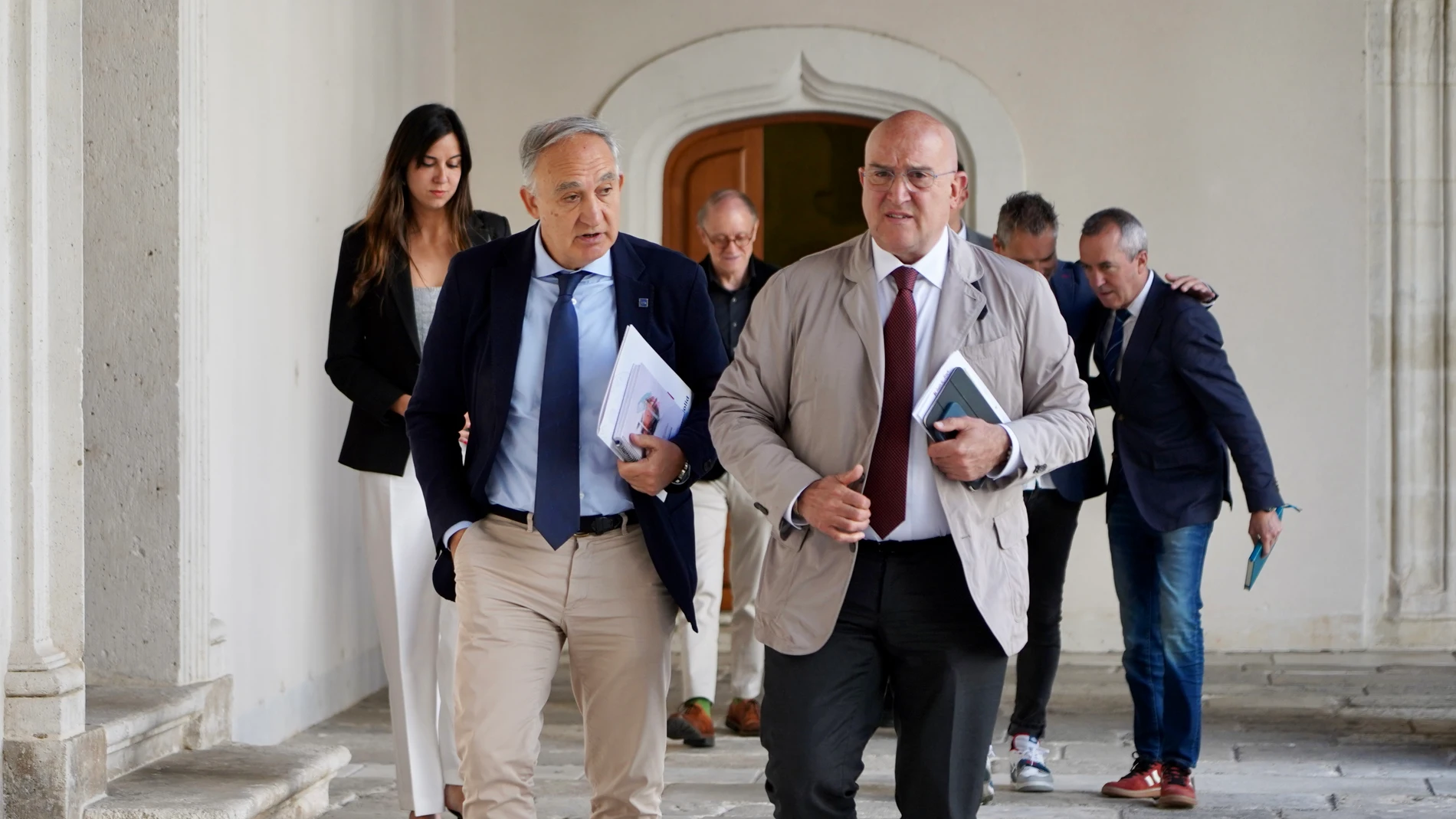 El alcalde de Valladolid, Jesús Julio Carnero, y el rector de la Universidad de Valladolid, Antonio Largo, informan sobre diferentes proyectos de colaboración