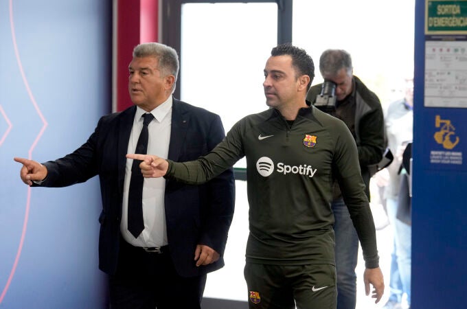 El Barcelona comunica a Xavi que no continuará la próxima temporada