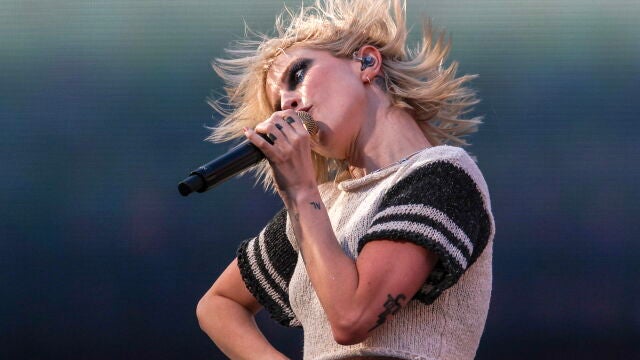 Paramore performs on opening night of Taylor Swift's concert