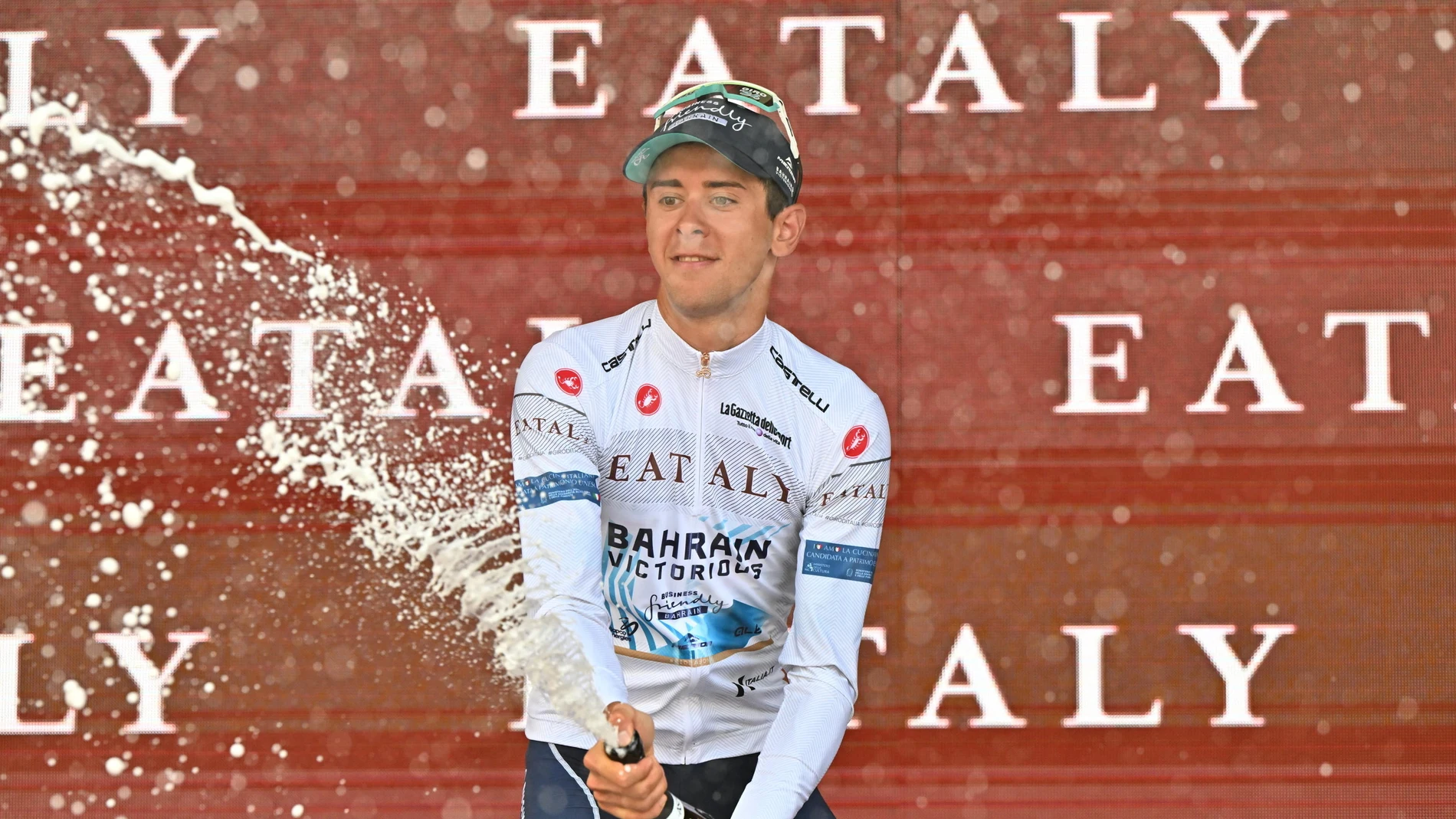Bassano Del Grappa (Italy), 25/05/2024.- Italian rider Antonio Tiberi of Bahrain Victorius team, retaining the best young rider's white jersey, celebrates on the podium after the 20th stage of the Giro d'Italia 2024 cycling tour, a race over 184 km from Alpago to Bassano del Grappa, Italy, 25 May 2024. (Ciclismo, Bahrein, Italia) EFE/EPA/LUCA ZENNARO 