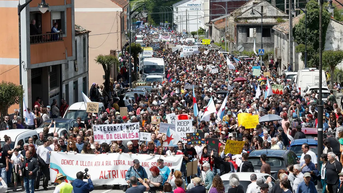 Miles de personas claman en Palas (Lugo) contra la fábrica de Altri: “Es un atentado a nuestra manera de vivir”