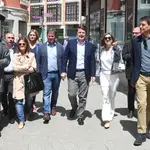 El presidente Alfonso Fernández Mañueco durante su visita Aranda de Duero junto a Borja Suárez, Ángel Ibáñez, Javier Lacalle y Raquel González, entre otros