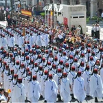 Soldados de Regulares durante un desfile