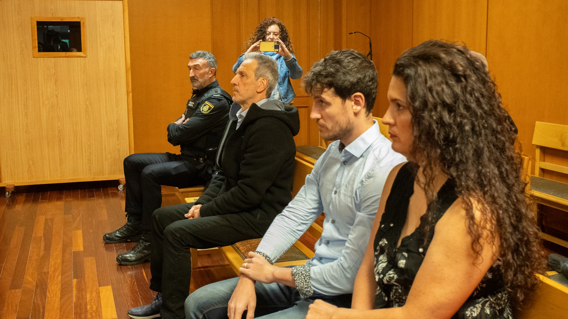 El Juzgado de los Penal Ponferrada acoge el juicio contra el exconcejal de Ponferrada, Pedro Muñoz, y sus dos hijos por un presunto delito de alzamiento de bienes
