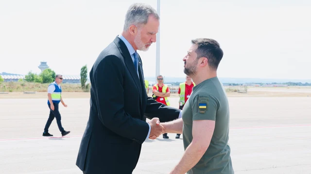 El Rey recibe a Zelenksi en su primera visita oficial a España 