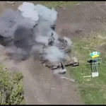 Tres drones ucranianos acaban un tanque T90 ruso