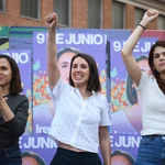 La secretaria general de Podemos, Ione Belarra; la candidata a las elecciones europeas, Irene Montero, y la portavoz, Isa Serra