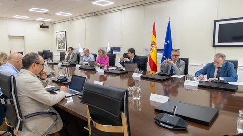 Gobierno, sindicatos y patronal volverán a reunirse el 10 de junio para mejorar la cotización de antiguos becarios