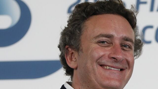 MEX19. CIUDAD DE MÉXICO (MÉXICO), 19/11/2015.- El empresario español Alejandro Agag, presidente de la Fórmula E, que inscribió a la capital mexicana en su calendario 2015-2016, participa hoy, jueves 19 de noviembre de 2015, durante una rueda de prensa en Ciudad de México. Previo a la conferencia, y en entrevista con Efe, Agag dijo que este circuito es el futuro y el sueño de un mundo con coches eléctricos. EFE/José Méndez