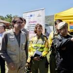  El consejero de Medio Ambiente, Vivienda y Ordenación del Territorio, Juan Carlos Suárez - Quiñones, asiste al simulacro de emergencias por incendio forestal