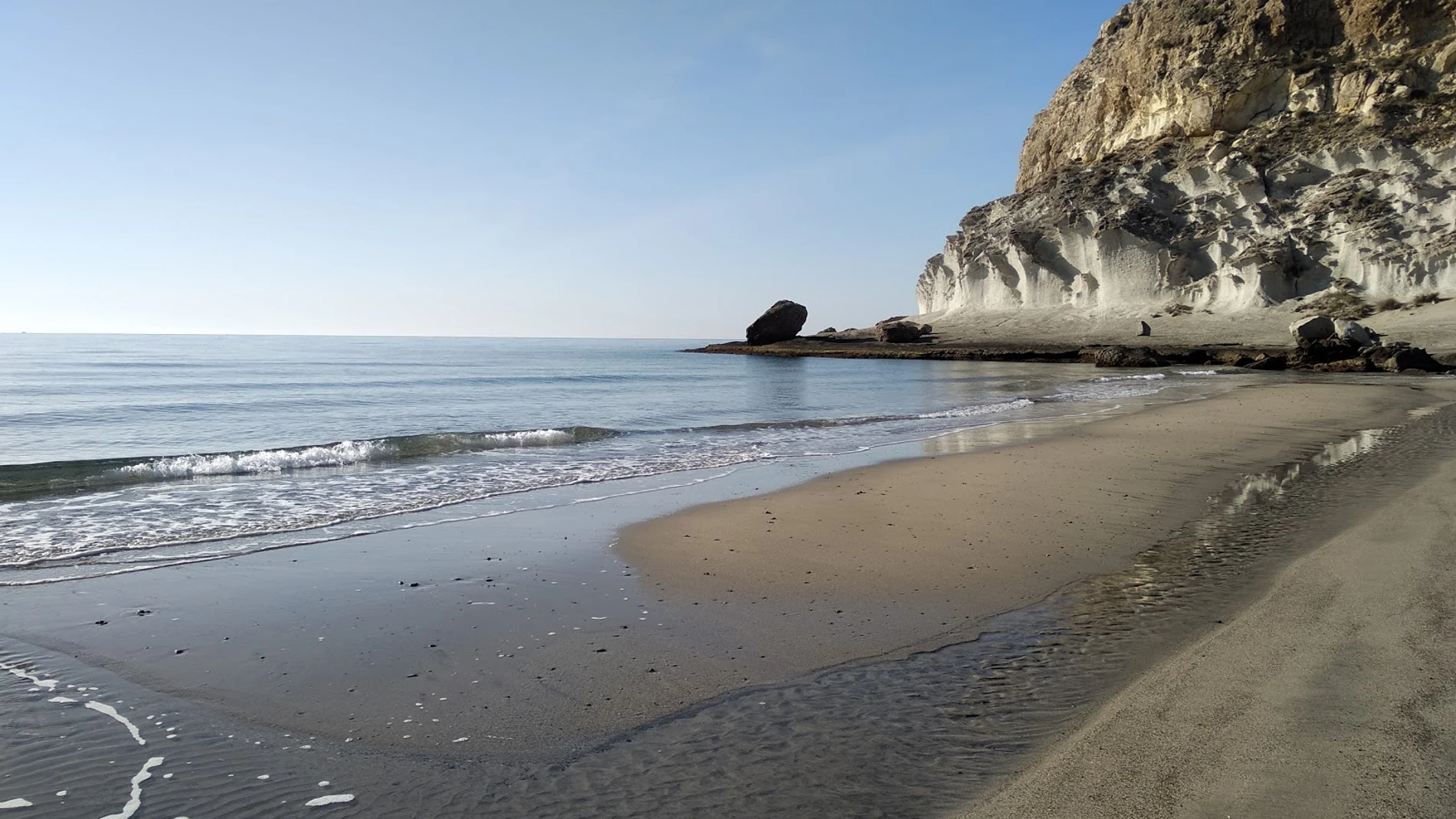 Cala de Enmedio, ubicada en el parque natural de Cabo de Gata (Almería)