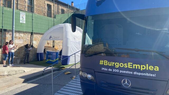 El autobús de Clece llega a Quintanar de la Sierra (Burgos)