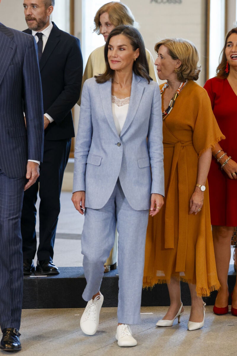 La Reina Letizia con traje de lino.