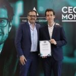 El presidente de Adecco España, Iker Barricat, y el joven elegido por el programa "Ceo por un mes", Jorge Alagón