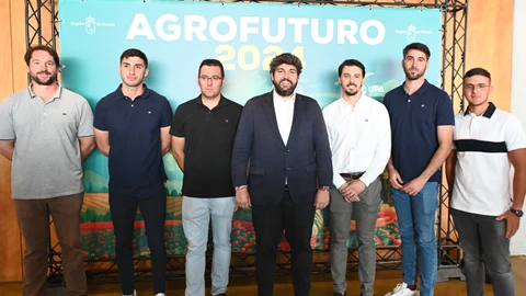 El jefe del Ejecutivo autonómico, Fernando López Miras, inauguró hoy la Jornada ‘Agrofuturo 2024’ y mantuvo un encuentro con jóvenes agricultores de la Región de Murcia