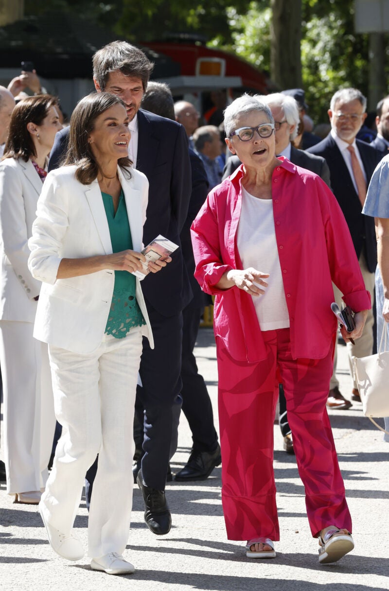 El look de la Reina en la Feria del Libro.