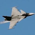 El caza sueco Gripen en pleno vuelo