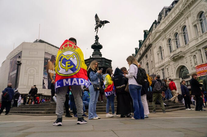 Seguidores del Real Madrid en Piccadilly Circus