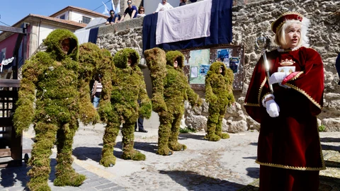 Béjar (Salamanca) se echa a las calles al reencuentro con los Hombres de Musgo